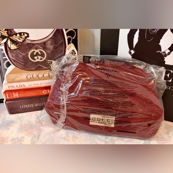 Source Unknown Accessories - NIP GUCCI BEAUTY MERLOT POUCH. Holds your necessities while protecting your bag